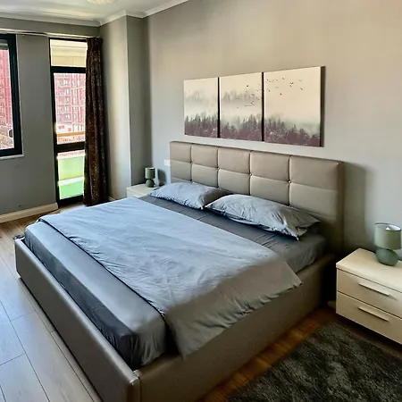 Lucy's In Center Apartment *