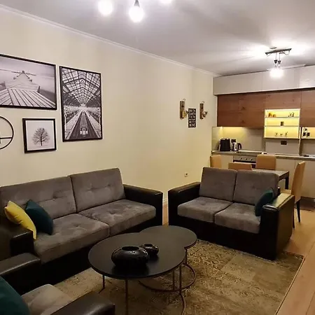 Lucy's In Center Tirana