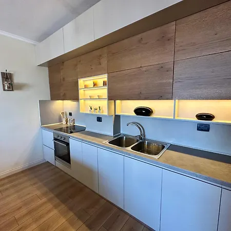 Lucy's In Center Tirana